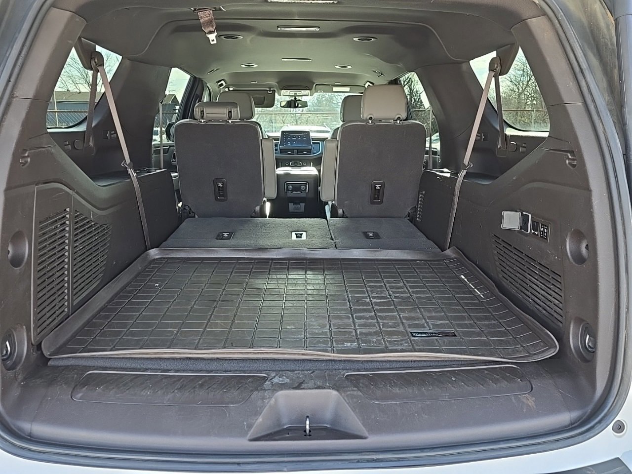 Used 2022 Chevrolet Suburban LT w/ Luxury Package image 35