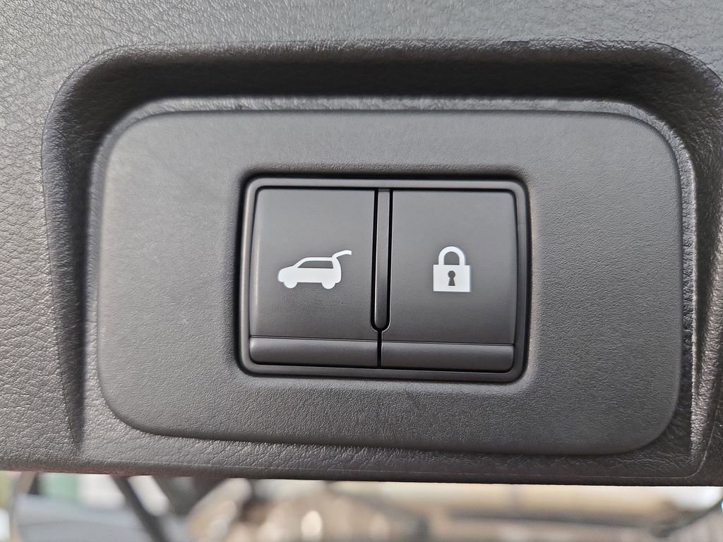 Used 2025 Nissan Rogue SV image 16