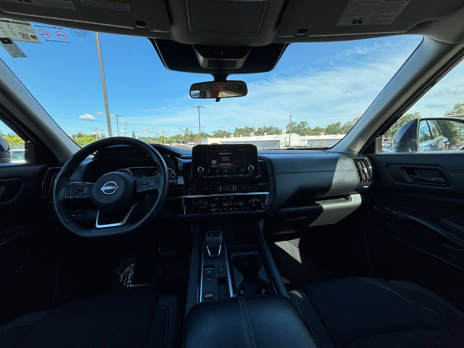 Used 2025 Nissan Pathfinder SV FWD image 31