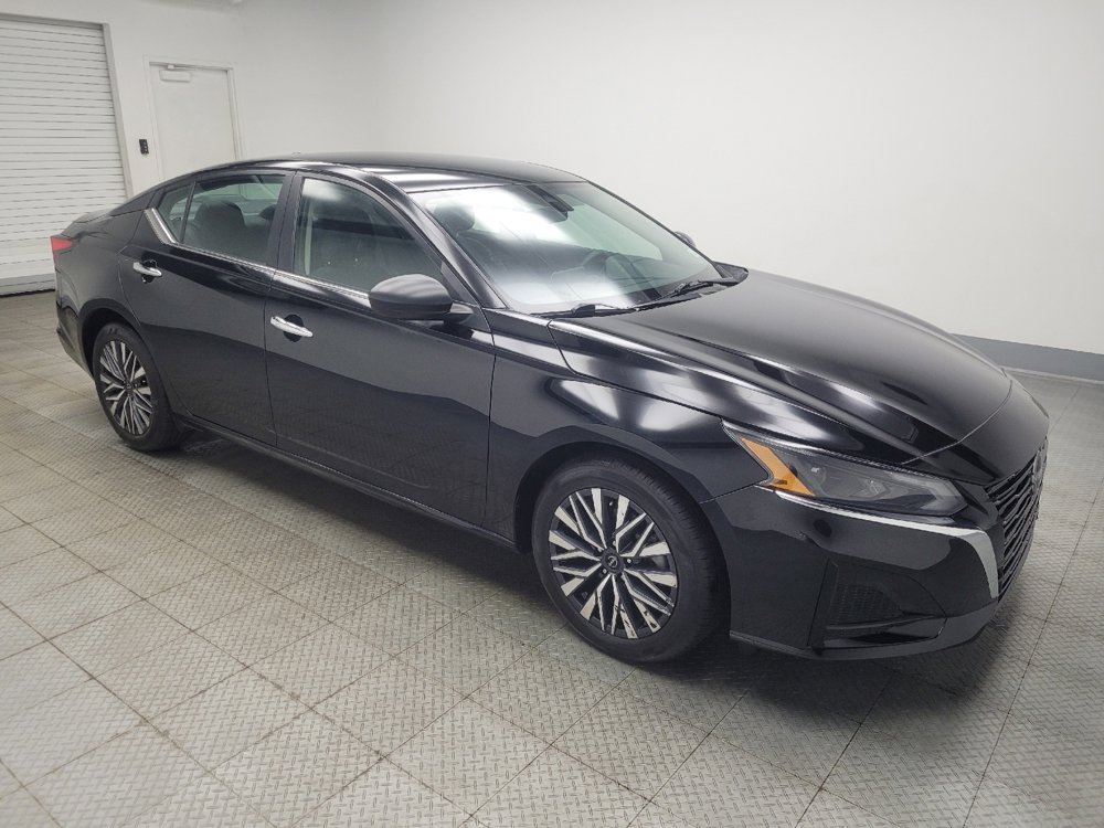 Used 2024 Nissan Altima 2.5 SV image 11