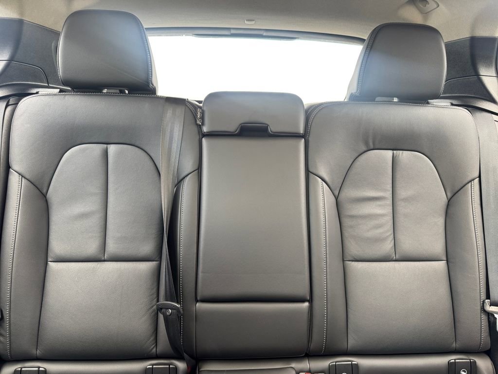 Certified 2025 Volvo XC40 B5 Plus image 25