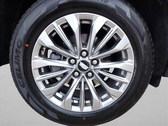 Used 2024 Cadillac XT4 Premium Luxury image 7