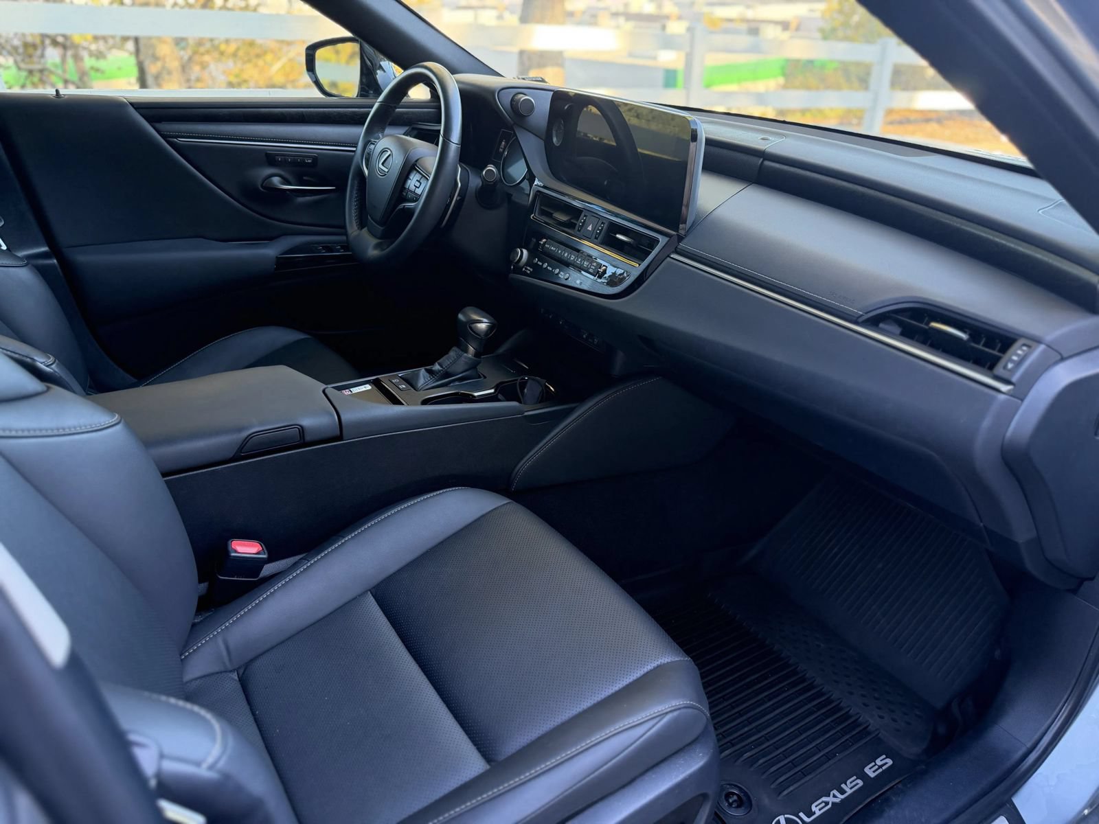 Used 2024 Lexus ES 300h w/ Premium Package FWD image 13