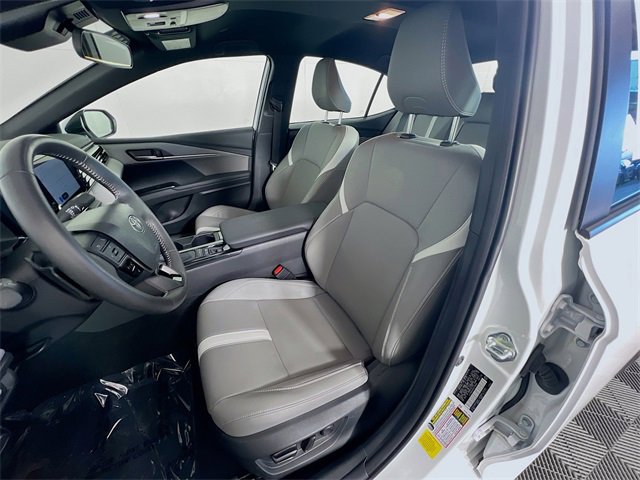 Used 2025 Toyota Camry SE image 9