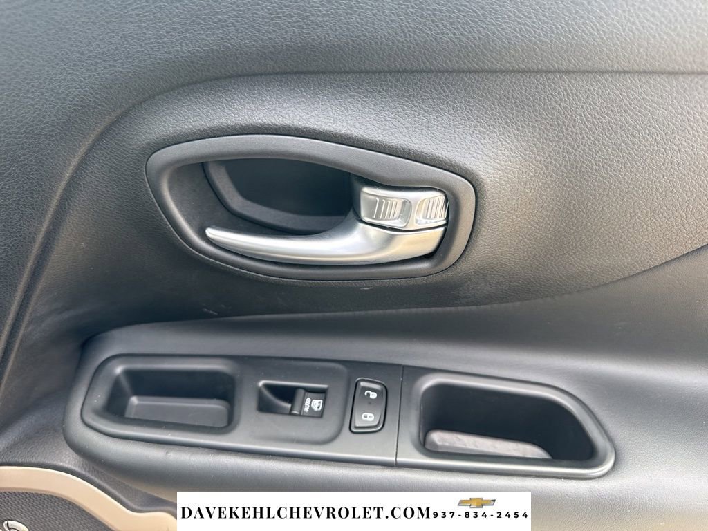 Used 2017 Jeep Renegade Limited image 40