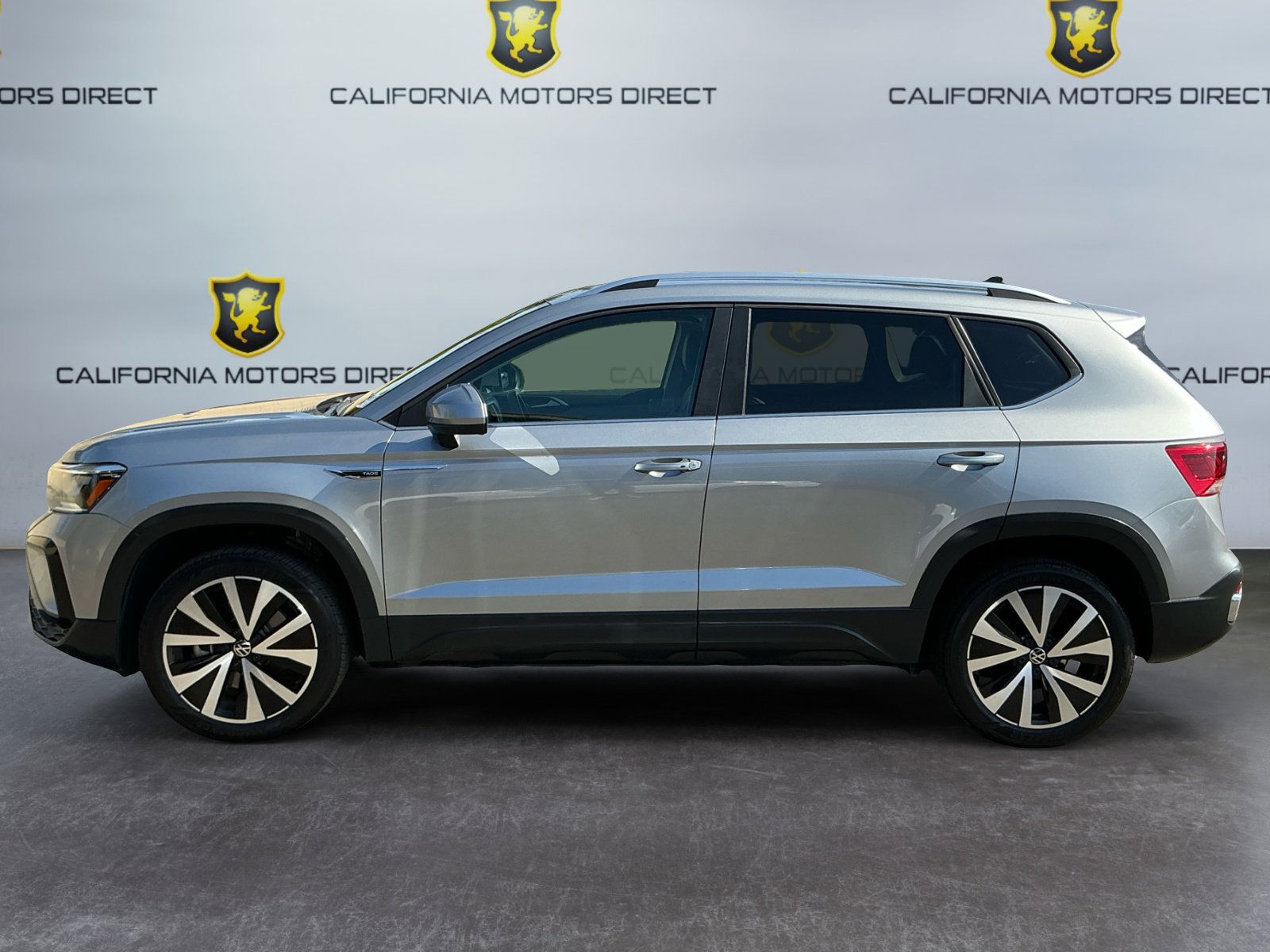 Used 2022 Volkswagen Taos SE w/ Panoramic Sunroof Package FWD image 8