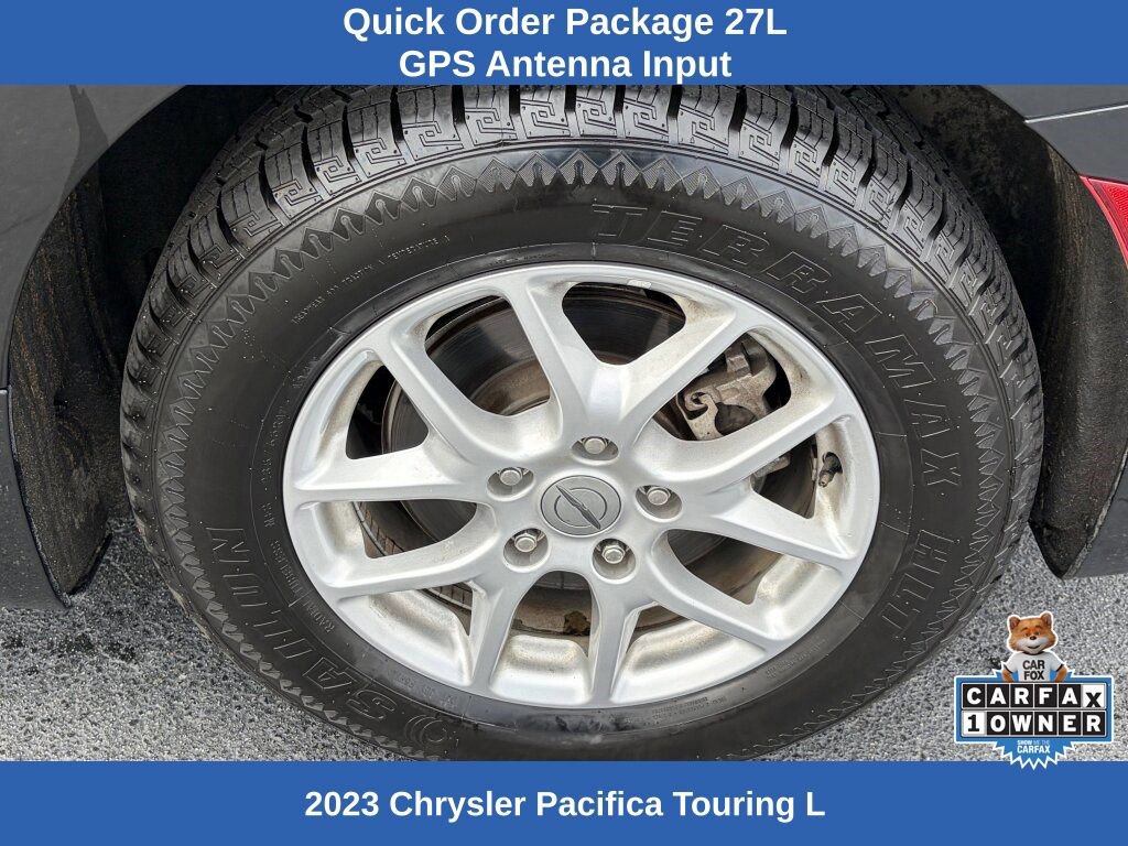 Used 2023 Chrysler Pacifica Touring-L image 9