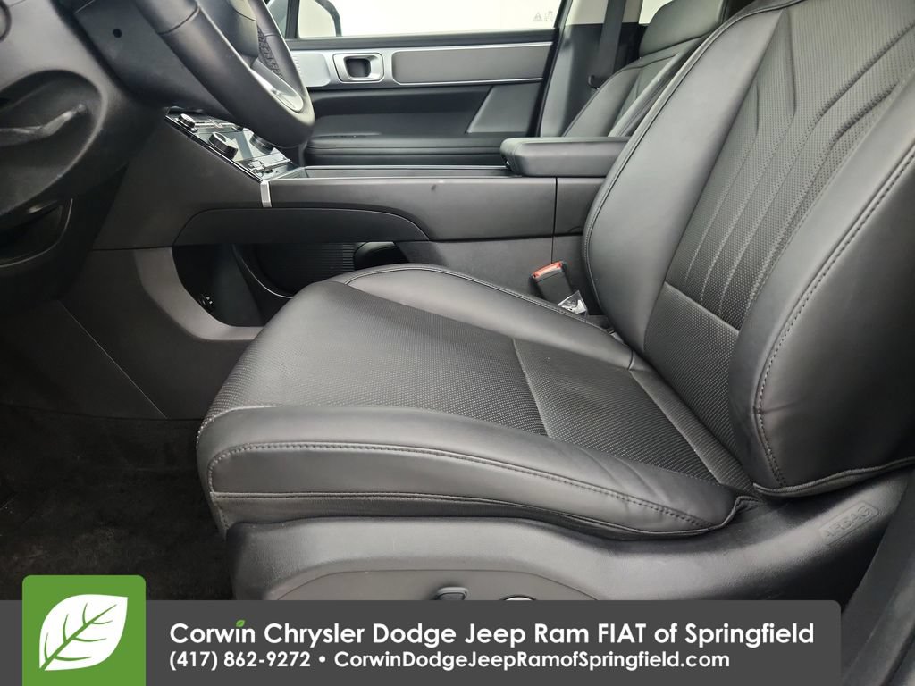 Used 2025 Hyundai Santa Fe SEL FWD image 19