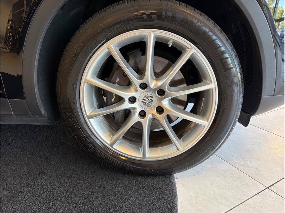 Used 2020 Porsche Cayenne AWD/4WD image 34