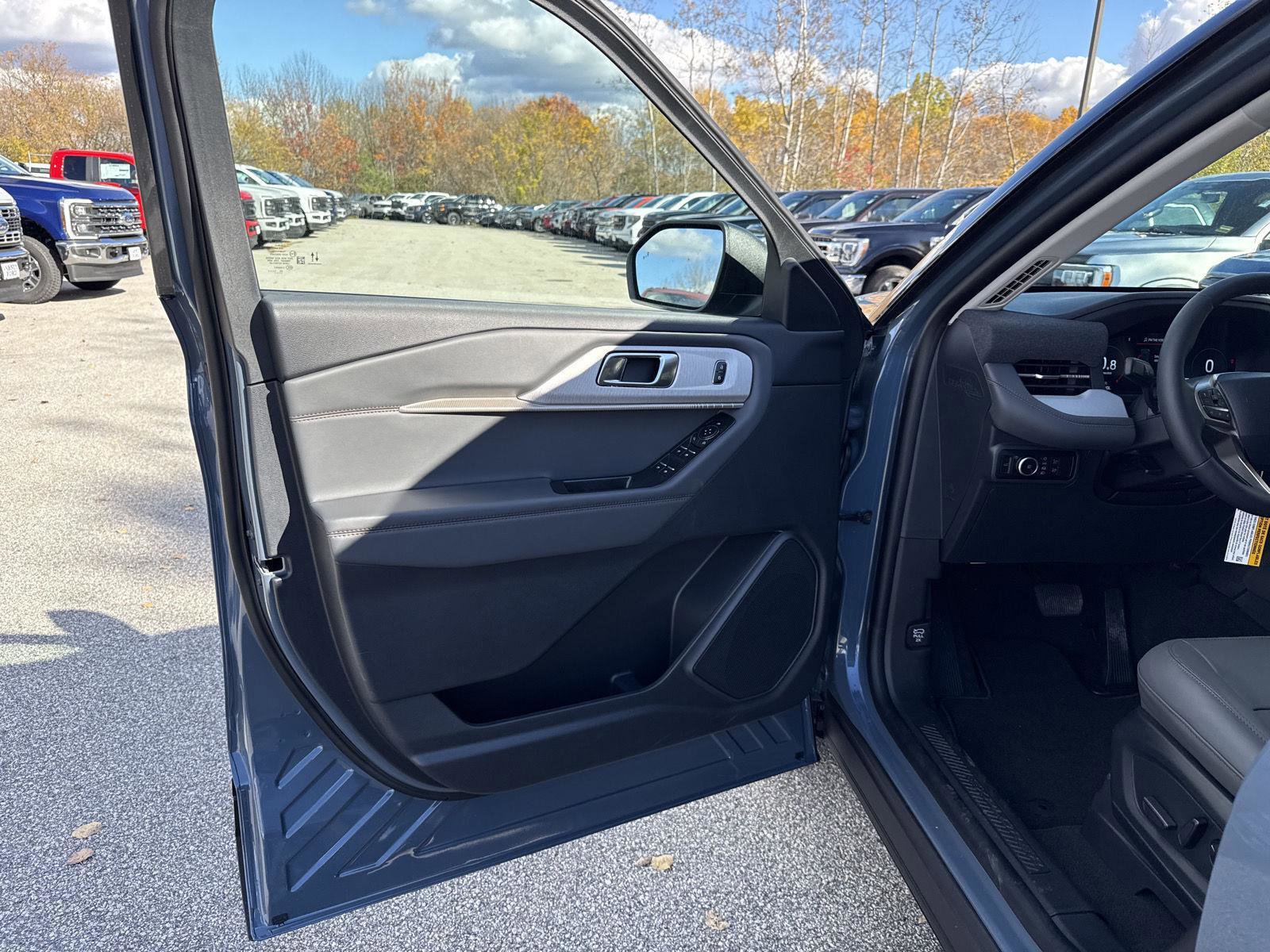 New 2025 Ford Explorer Active w/ Active Comfort Package image 10