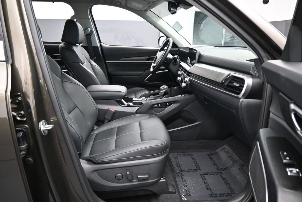 Used 2025 Kia Telluride EX w/ EX Captain's Chair Package FWD image 45