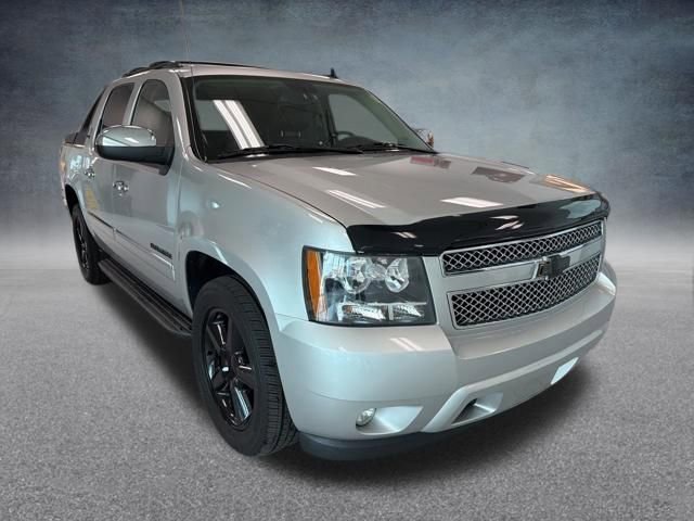 Used 2011 Chevrolet Avalanche LTZ image 4