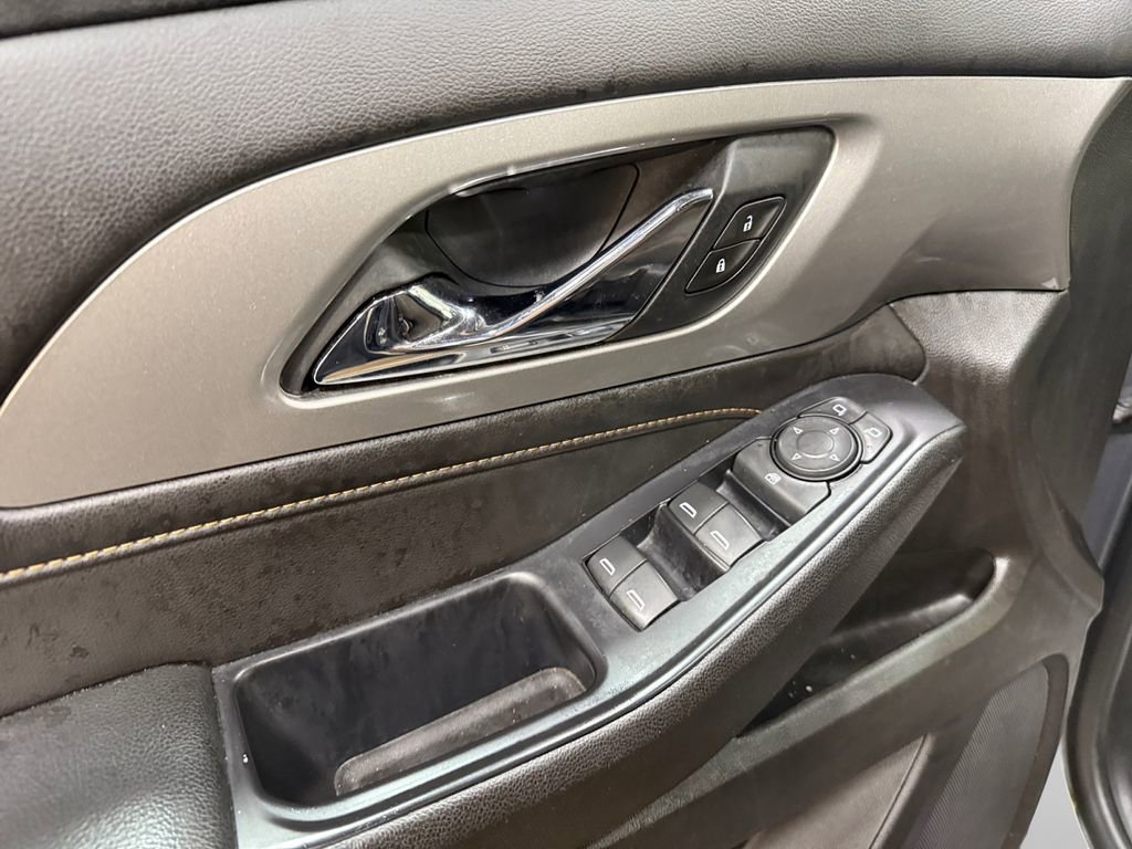 Used 2021 Chevrolet Traverse LS AWD/4WD image 14