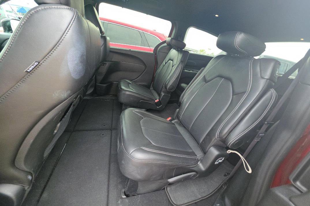 Used 2025 Chrysler Pacifica Select FWD image 6