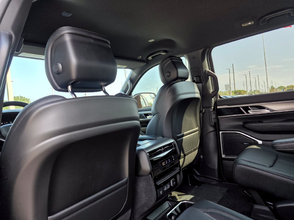 New 2026 Jeep Grand Wagoneer Limited AWD/4WD image 11