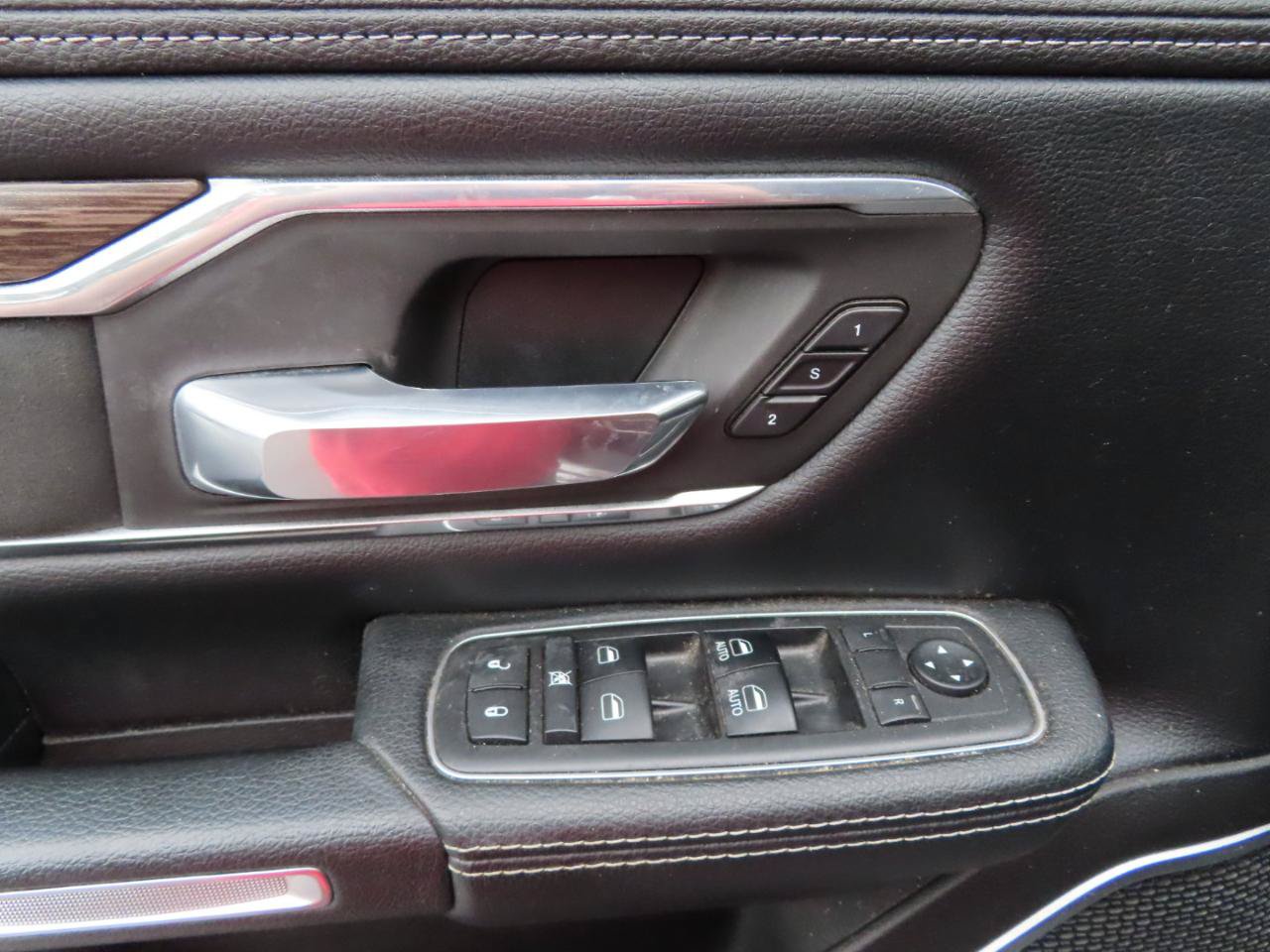 Used 2019 RAM 1500 Laramie AWD/4WD image 19