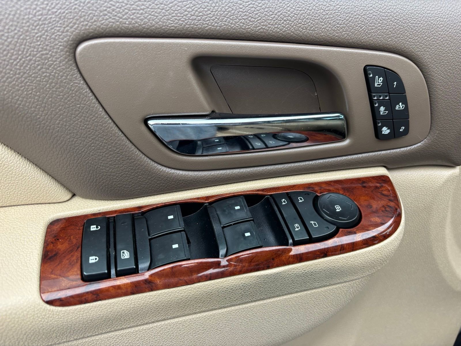 Used 2014 Chevrolet Silverado 2500 LTZ w/ Z71 Appearance Package image 17