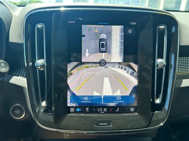 Certified 2025 Volvo XC40 B5 Plus AWD/4WD image 24