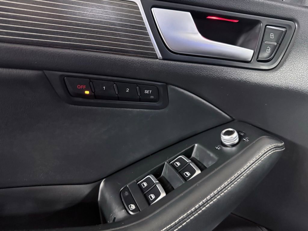 Used 2015 Audi SQ5 Prestige w/ Prestige Package image 34