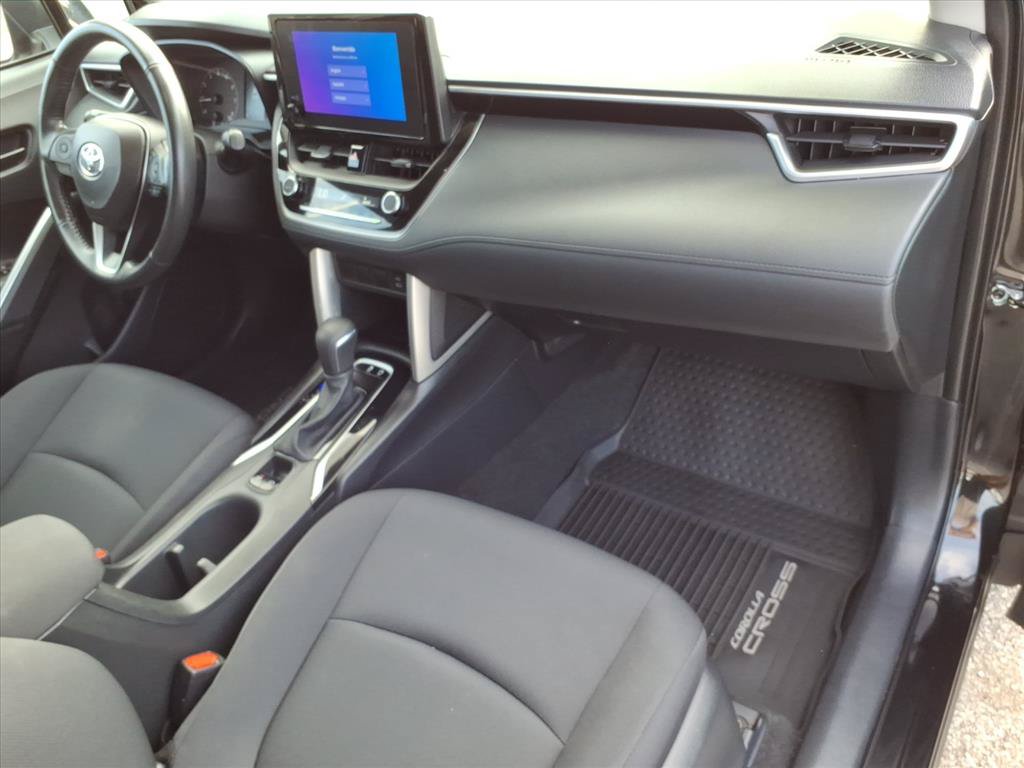 Used 2023 Toyota Corolla Cross LE w/ Moonroof Package AWD/4WD image 19