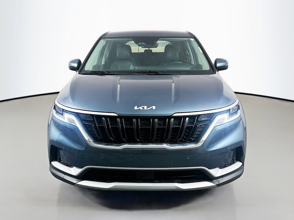 Used 2022 Kia Carnival EX image 2