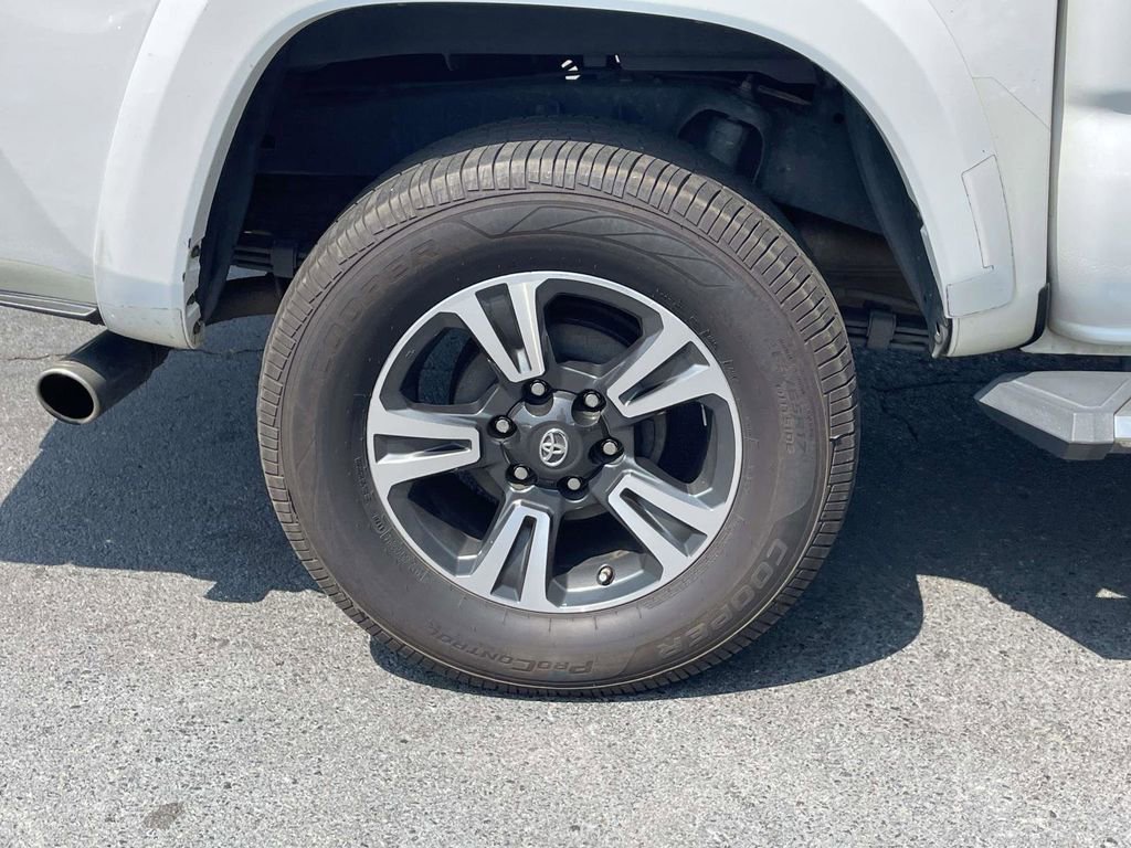 Used 2017 Toyota Tacoma TRD Sport w/ Tow Package RWD image 28