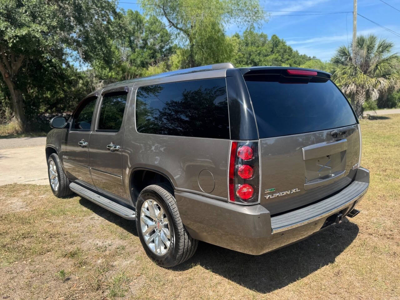 Used 2012 GMC Yukon XL Denali AWD/4WD image 4