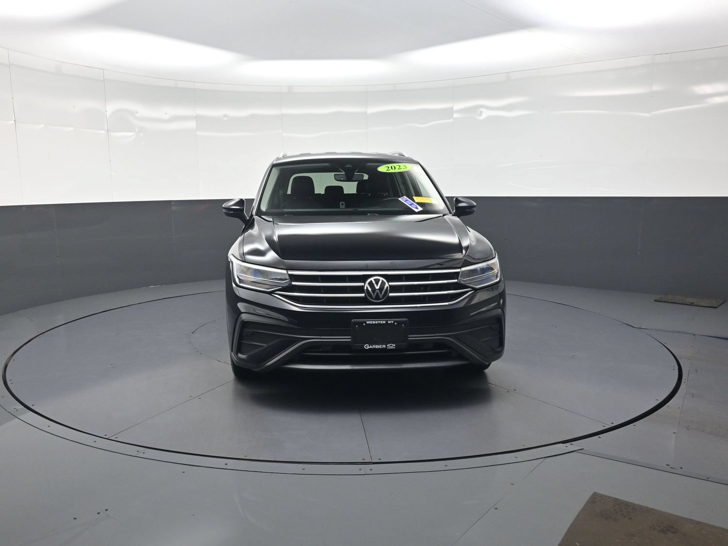Used 2023 Volkswagen Tiguan SE AWD/4WD image 8