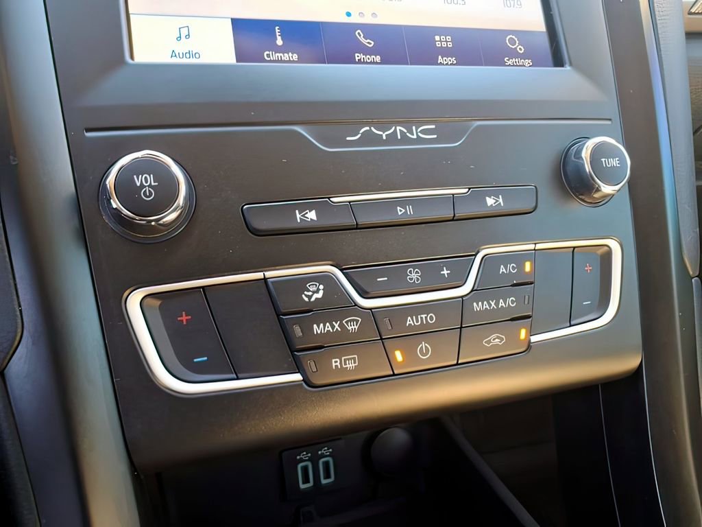 Used 2020 Ford Fusion SE w/ Equipment Group 151A image 11