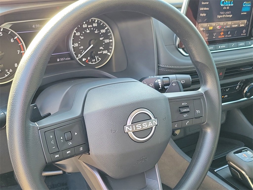 Used 2025 Nissan Rogue S image 21