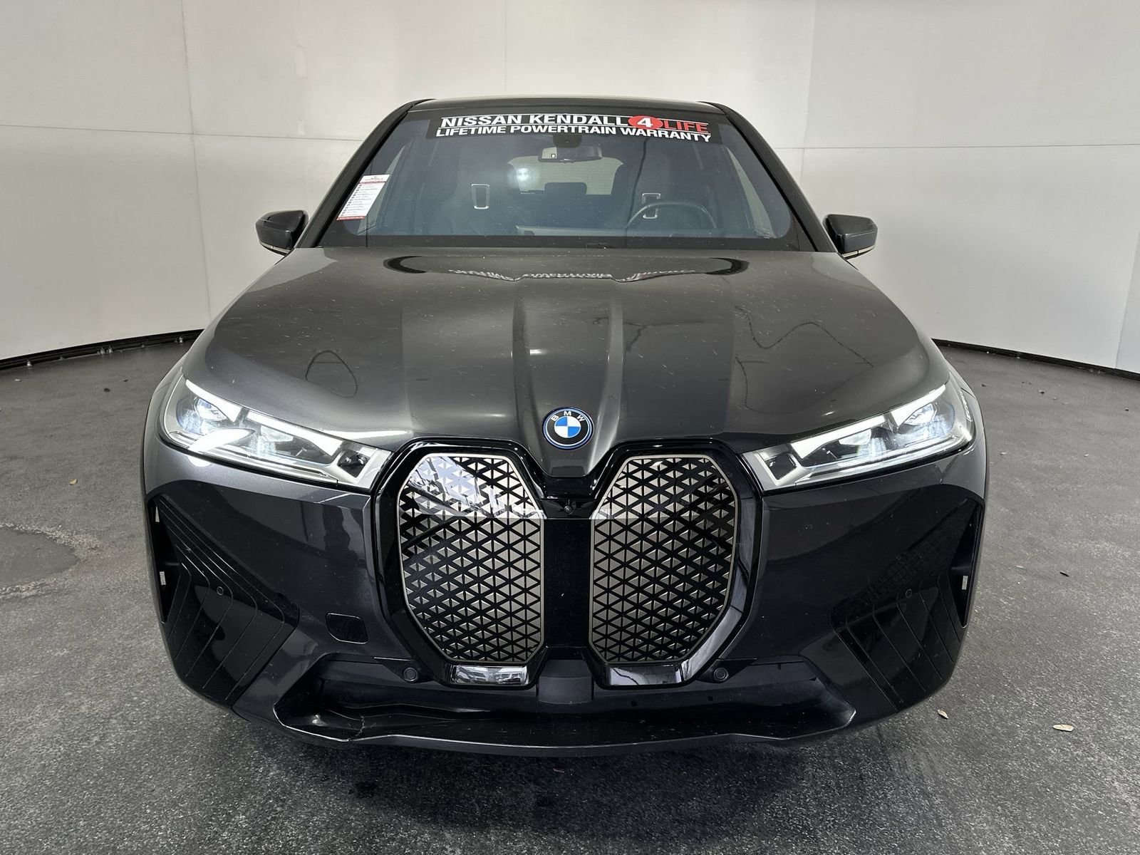 Used 2022 BMW iX xDrive50 w/ Premium Package image 3