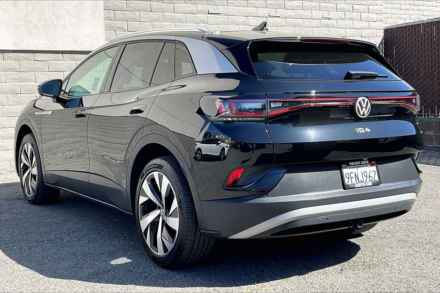Certified 2022 Volkswagen ID.4 Pro S w/ Gradient Package image 9