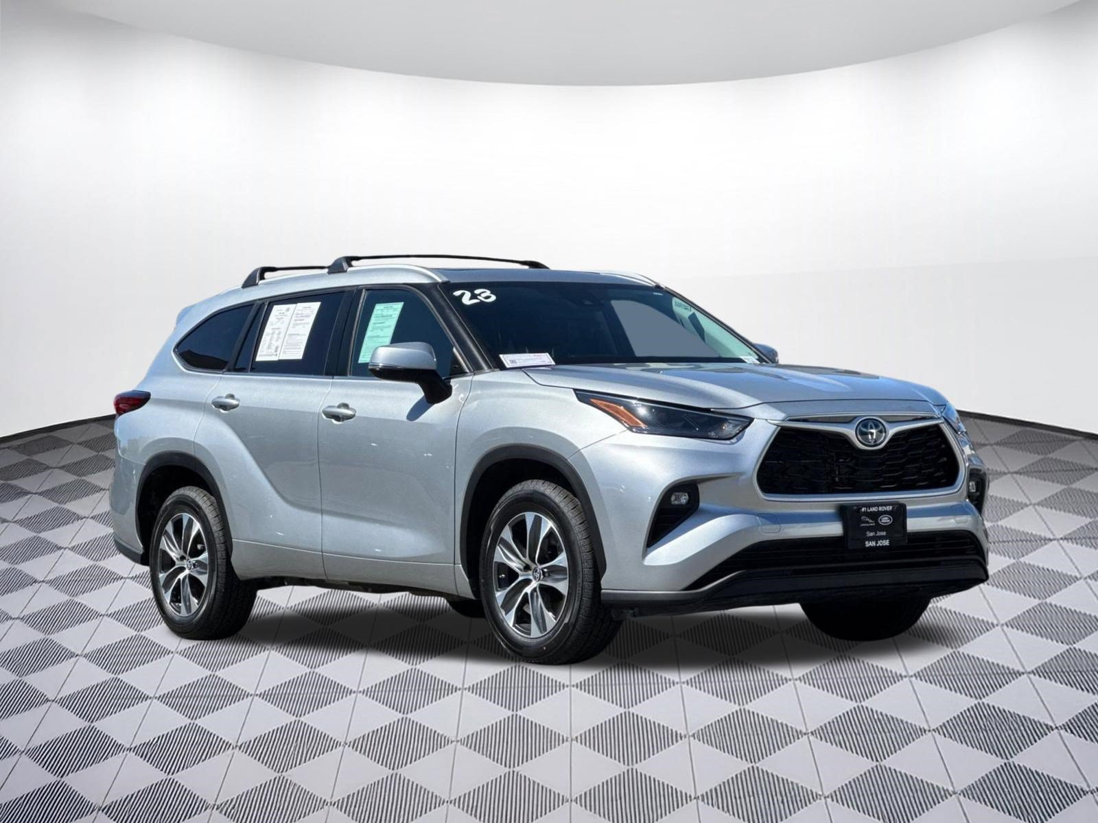 Used 2023 Toyota Highlander XLE FWD image 6