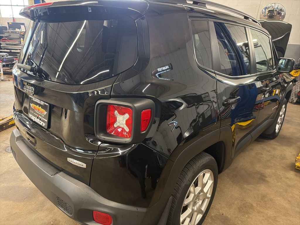 Used 2020 Jeep Renegade Latitude w/ Cold Weather Group AWD/4WD image 12