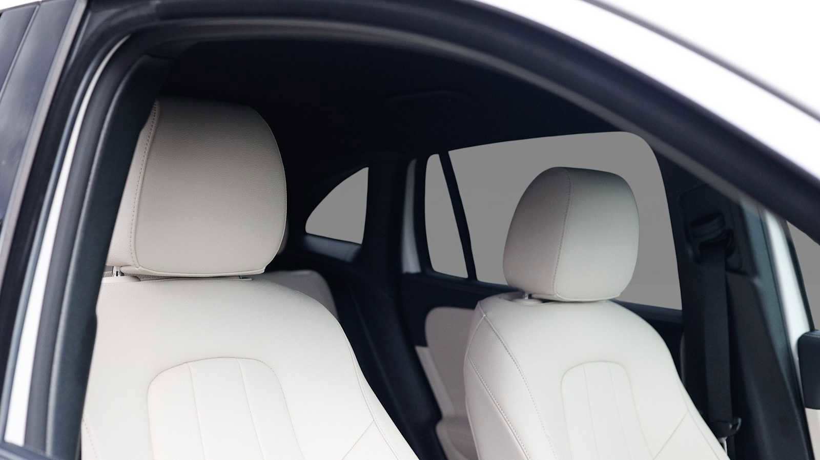 Used 2025 Mercedes-Benz GLA 250 4MATIC image 15