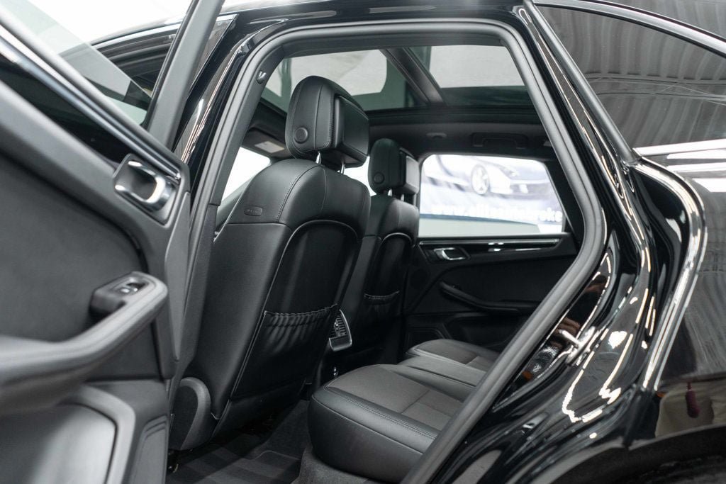 Used 2023 Porsche Macan AWD/4WD image 27