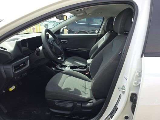 Used 2025 Kia K4 LXS FWD image 8