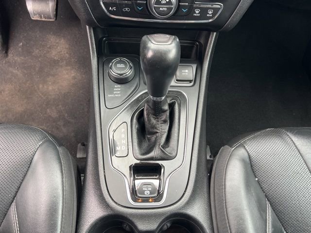 Used 2019 Jeep Cherokee Limited AWD/4WD image 18
