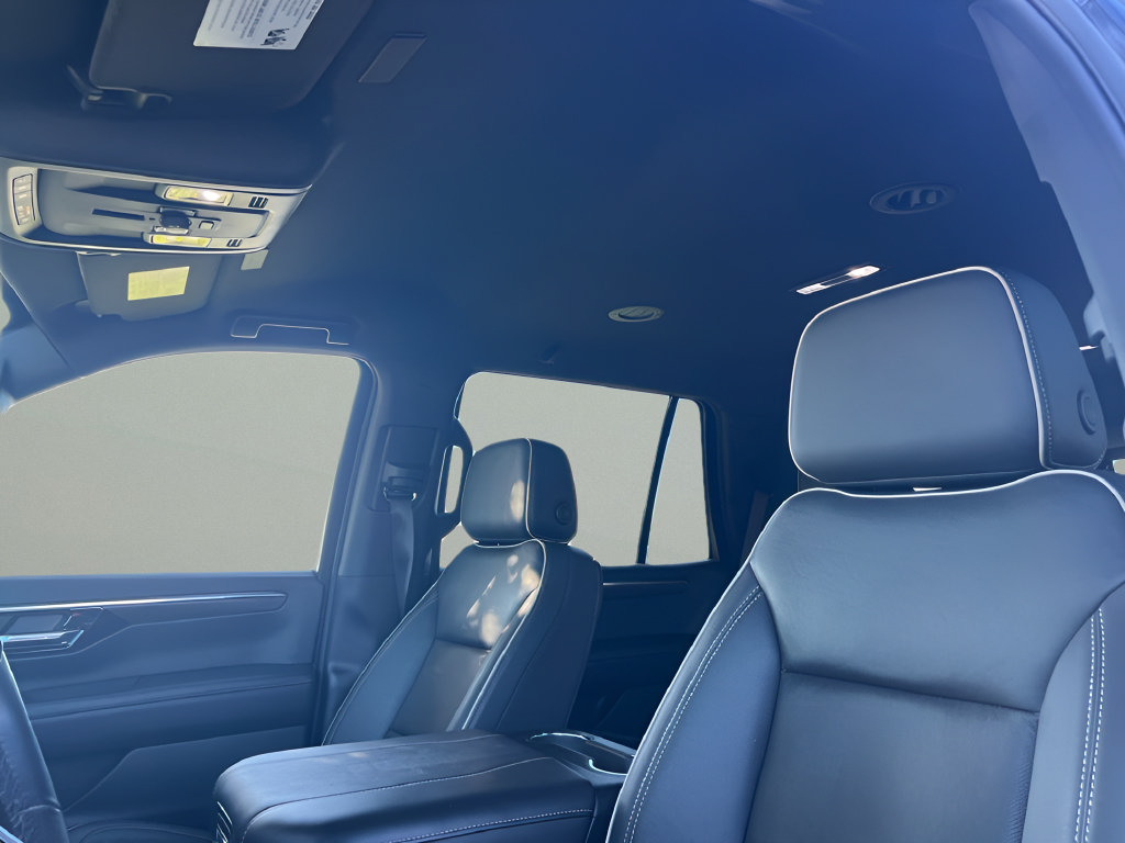 Used 2025 Chevrolet Tahoe Premier RWD image 15
