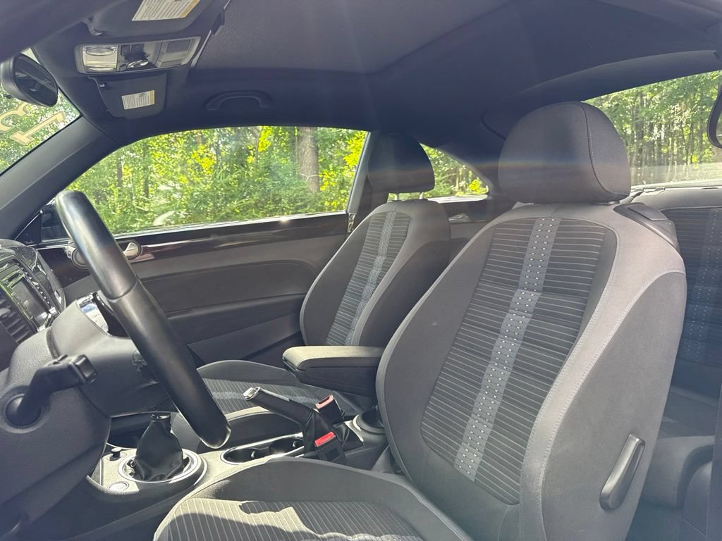 Used 2013 Volkswagen Beetle R-Line FWD image 19