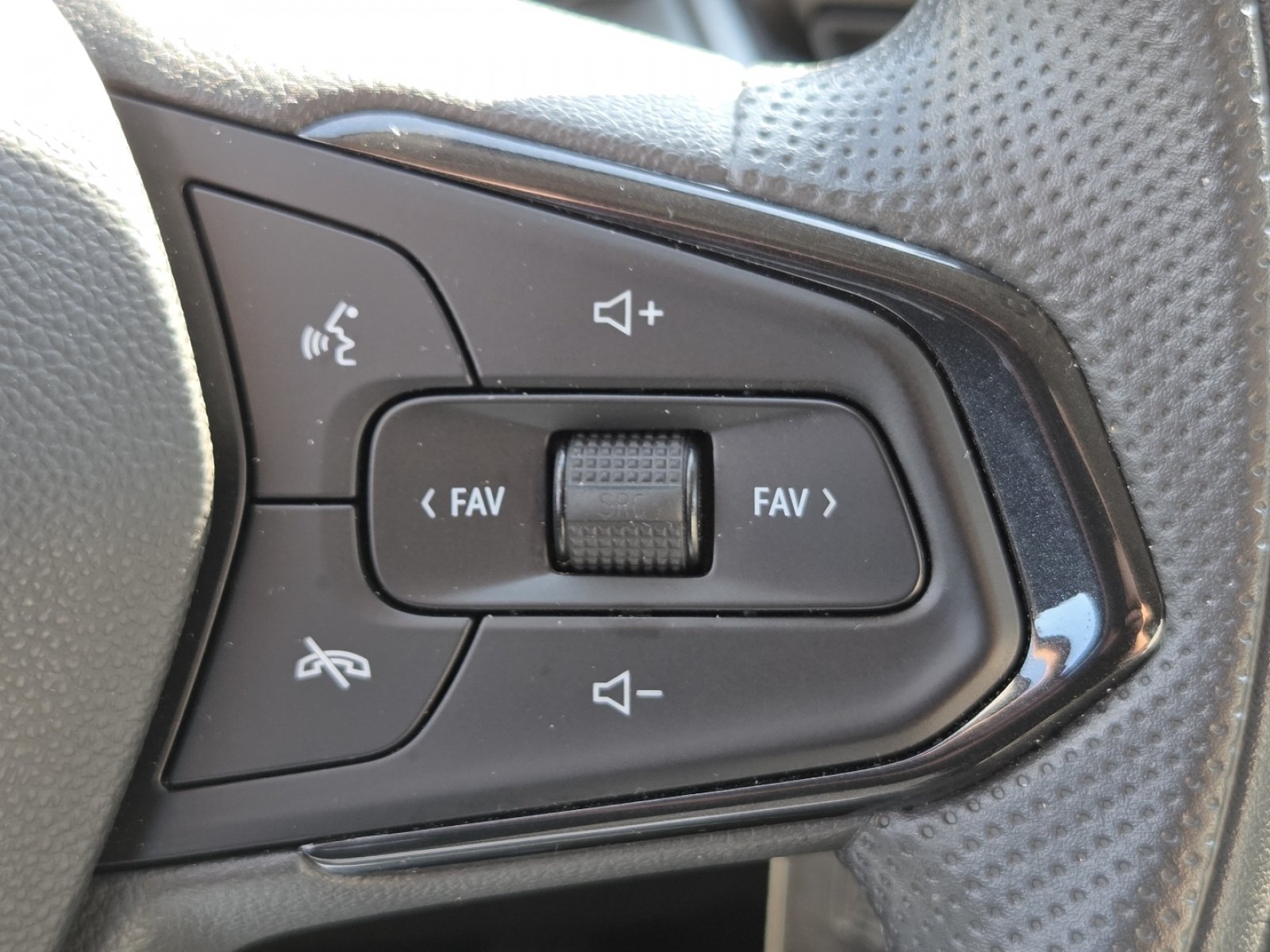 Used 2024 Chevrolet Trax LS FWD image 7