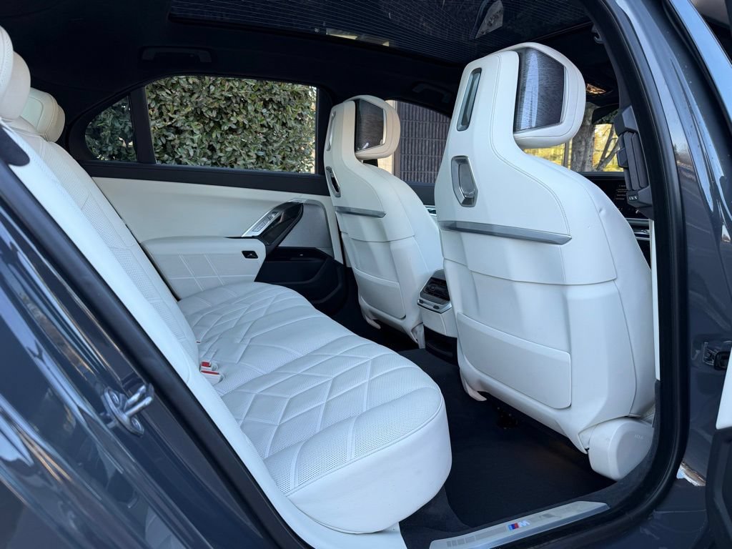 Used 2023 BMW 760i xDrive w/ Executive Package AWD/4WD image 36