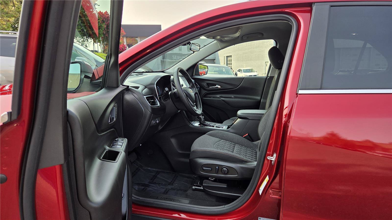 Used 2023 Chevrolet Equinox LT FWD image 16
