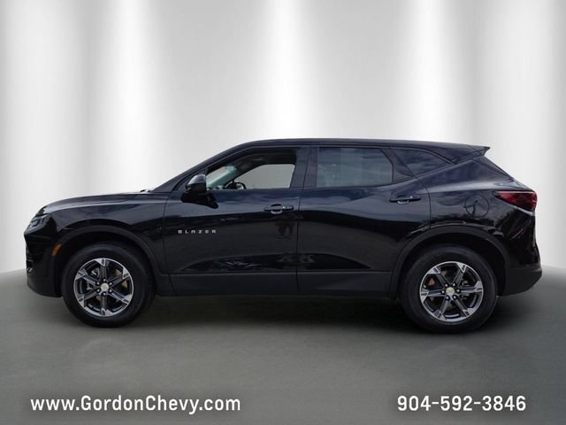 Certified 2025 Chevrolet Blazer LT FWD image 2
