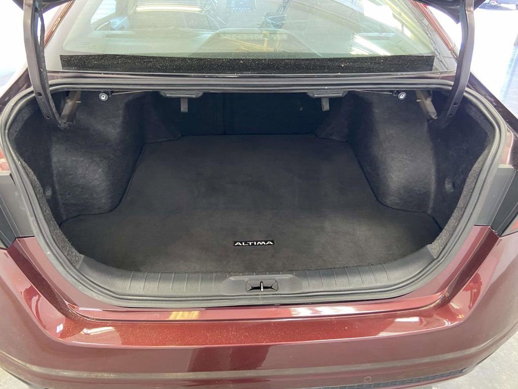 Used 2025 Nissan Altima 2.5 SV FWD image 11