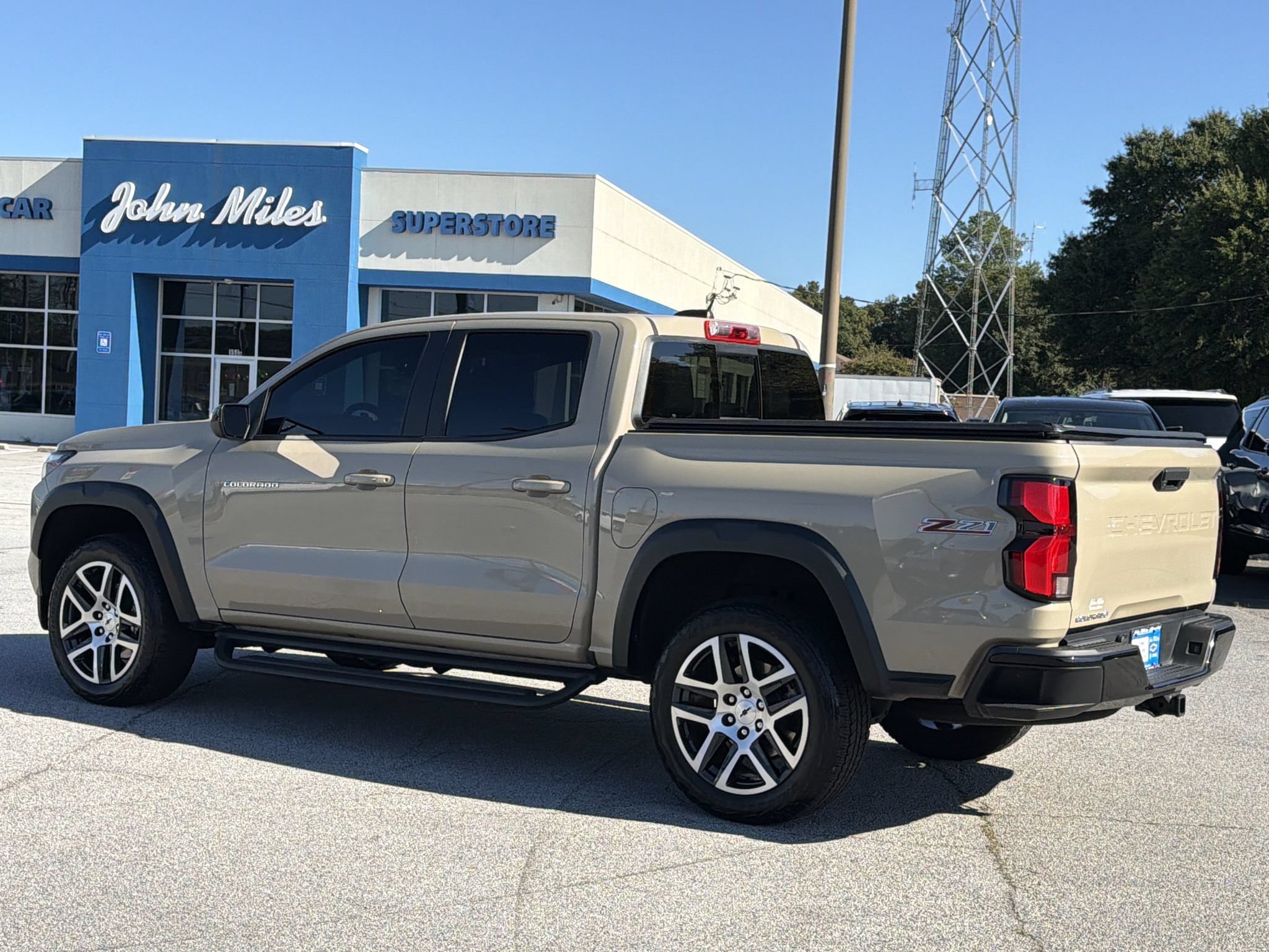 Used 2024 Chevrolet Colorado Z71 w/ Z71 Convenience Package 2 AWD/4WD image 18