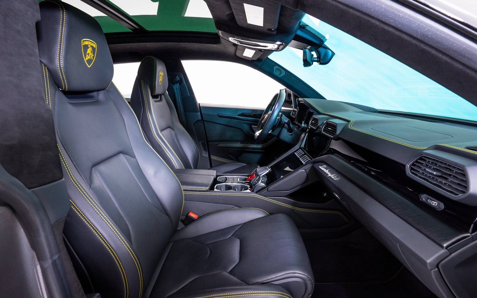 Used 2021 Lamborghini Urus AWD/4WD image 16