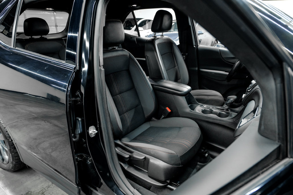 Used 2022 Chevrolet Equinox RS w/ Infotainment Package FWD image 34