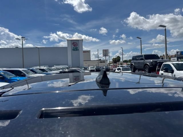 Used 2020 Land Rover Discovery SE AWD/4WD image 8