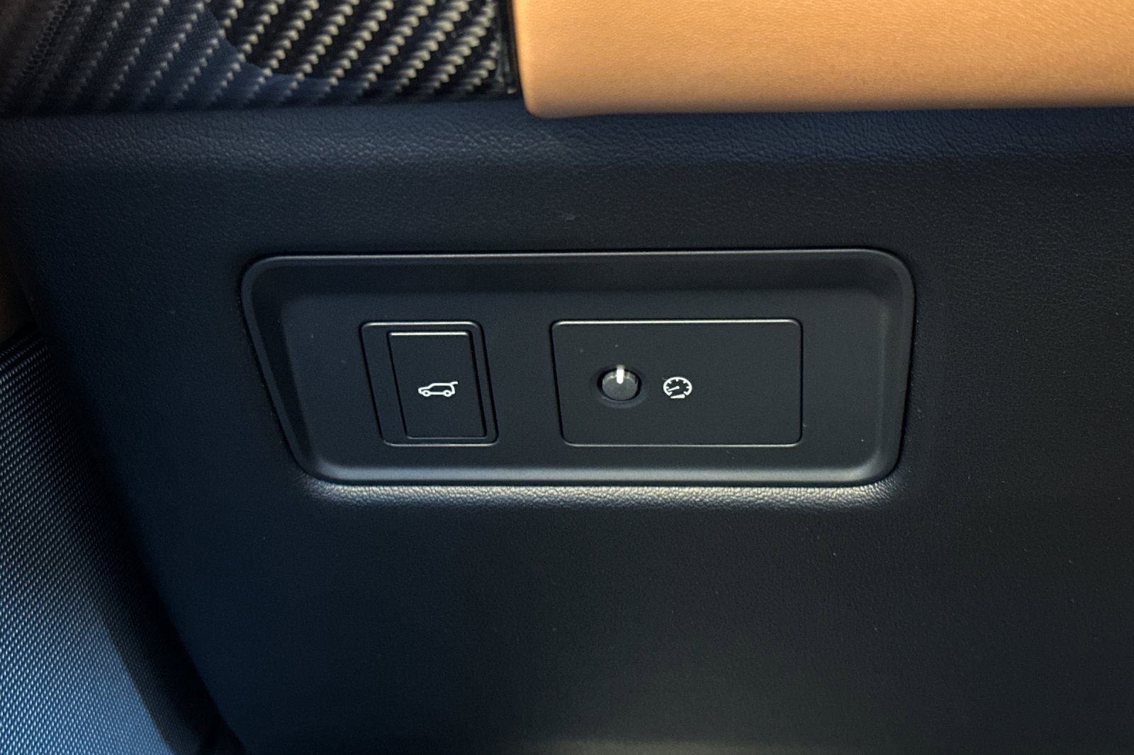 Used 2022 Land Rover Range Rover Sport SVR image 34